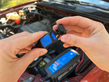 Quick disconnect and dust cap for Blue Smart IP65 battery charger 